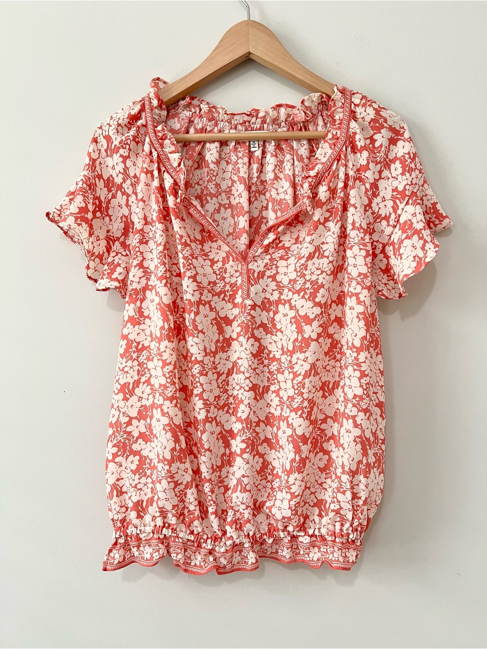 Max Studio Coral Pink Floral Blouse Ruffle V-Neck Smocked Hem Ruffle Medium